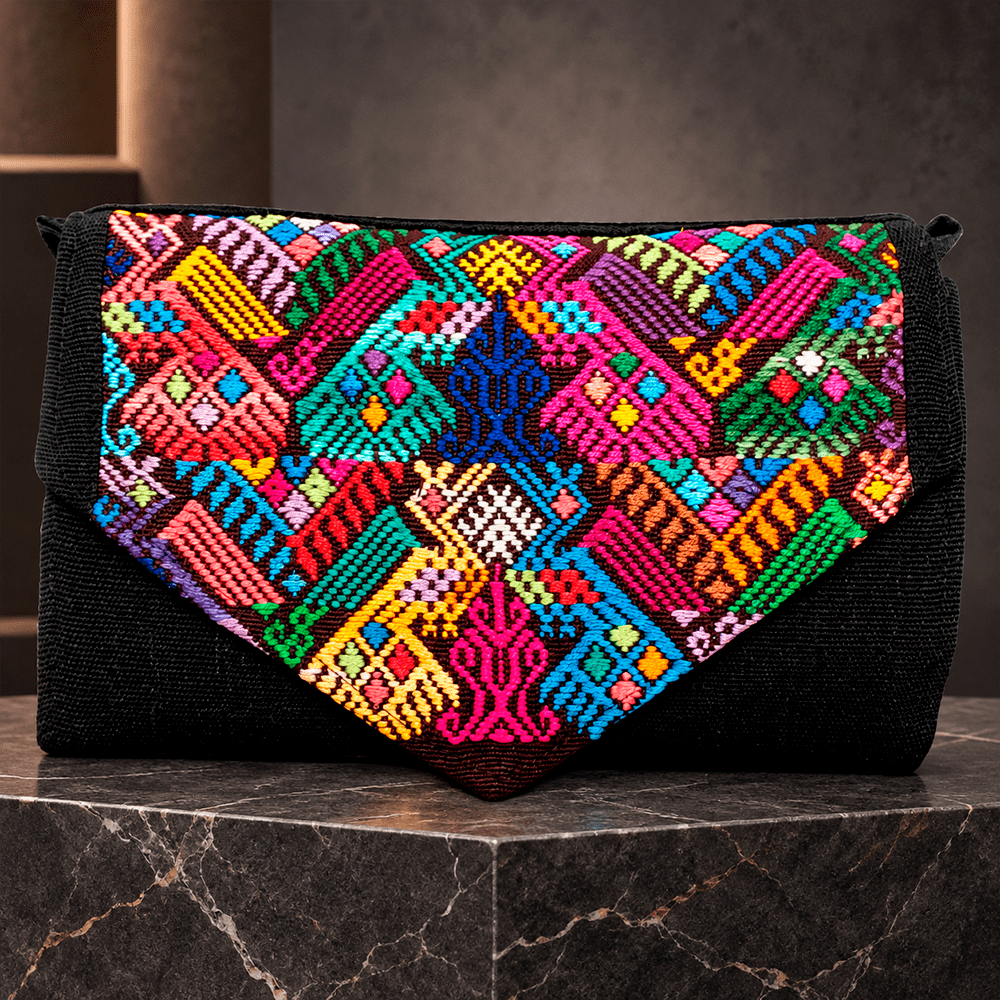 Clutch artesanal negro – Bolsa de mano con bordado de colores